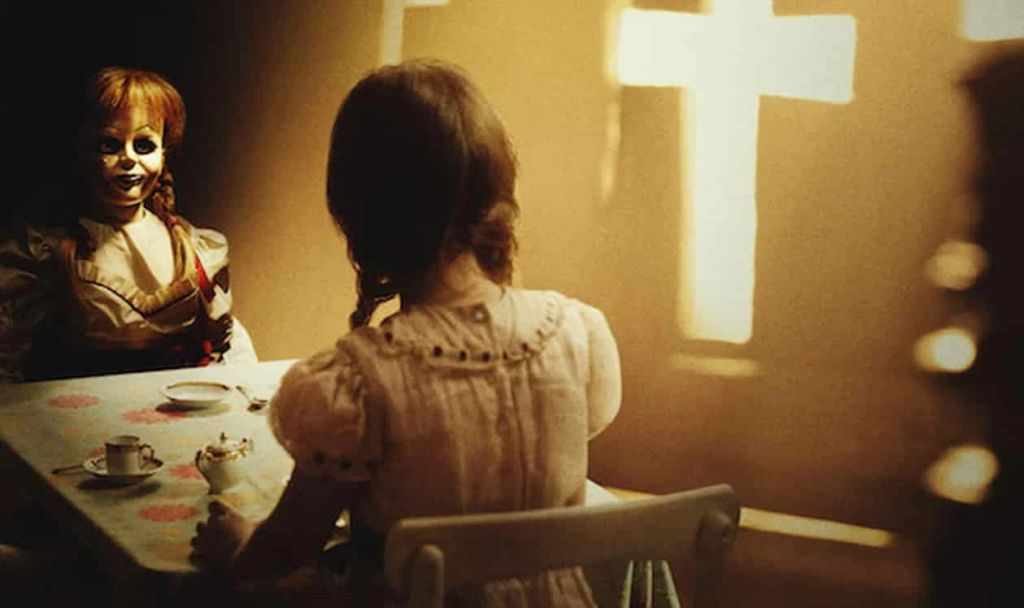 Una scena del film Annabelle 2.