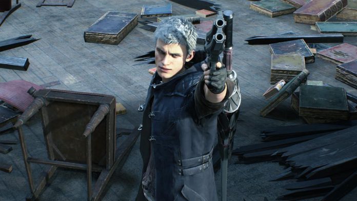 Nero impugna una pistola in Devil May Cry 5.