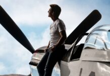 Tom Cruise nel film Top Gun: Maverick.