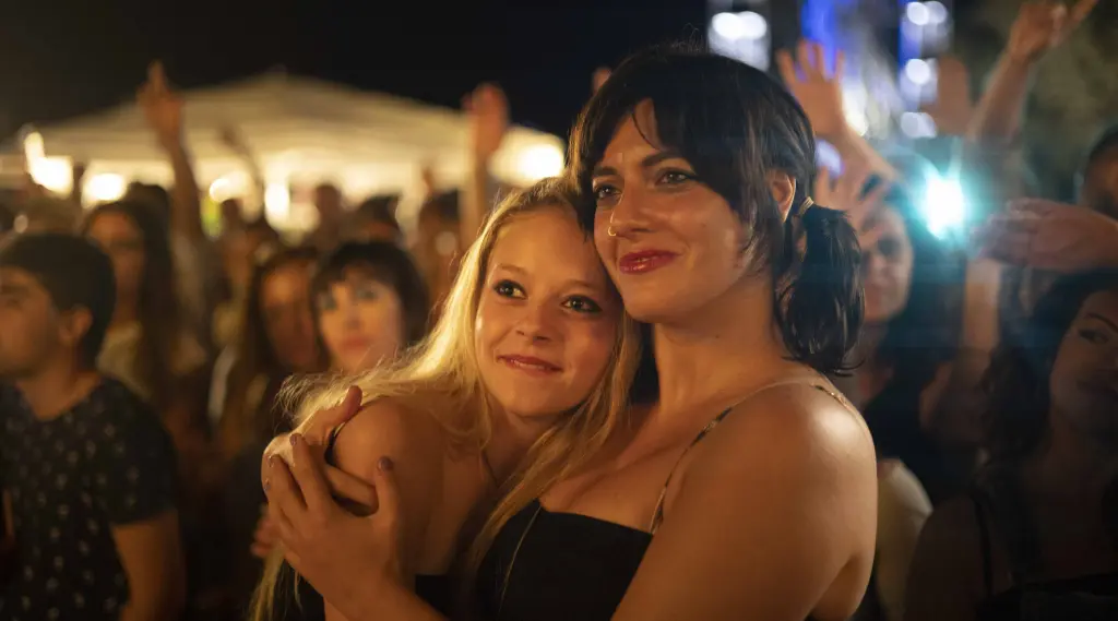 Recensione Avetrana qui non è Hollywood in foto Federica Pala e Giulia Perulli