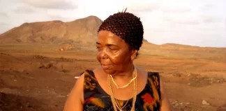 Cesária Évora, la diva dai piedi scalzi cover