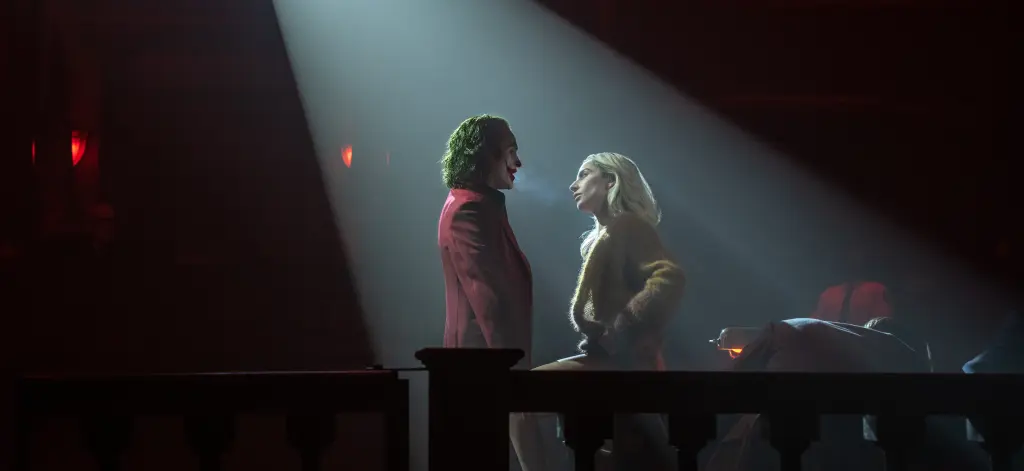 Recensione Joker: Folie à Deux e Lady Gaga in una scena
