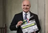 In foto Luca Zingaretti che annuncia la serie Netflix Il capo perfetto.