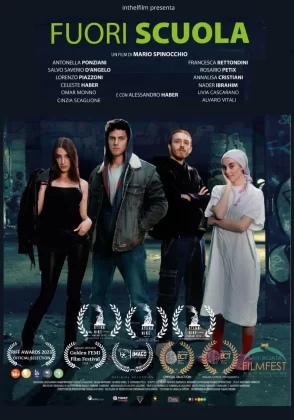 Nell&rsquo;Immagine il poster del film Fuori Scuola
