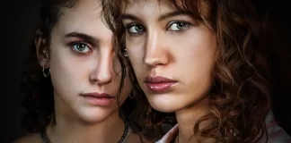 In foto Alice Lupparelli e Noemi Magagnini nella serie Adorazione.