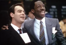 In foto Dan Aykroyd ed Eddie Murphy nel film Una poltrona per due.