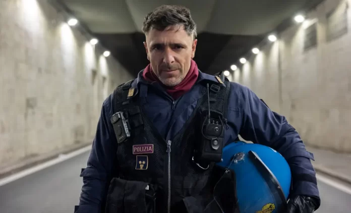 In foto Adriano Giannini nella serie Netflix ACAB.