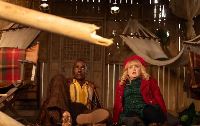 Nicola Coughlan e Ncuti Gatwa in Doctor Who: Gioia ai Mondi.