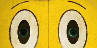 Un robot nel poster del film Netflix Electric State.