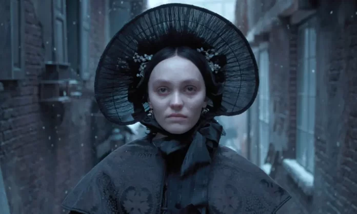 In foto Lily-Rose Depp nel film Nosferatu di Rober Eggers.