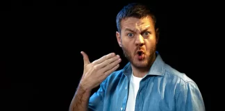 Alessandro Cattelan nello show RaiPlay Hot Ones.