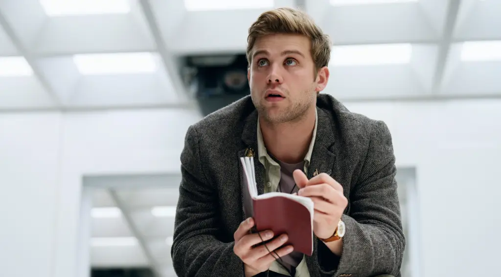 In foto il protagonista della serie Prime Target.