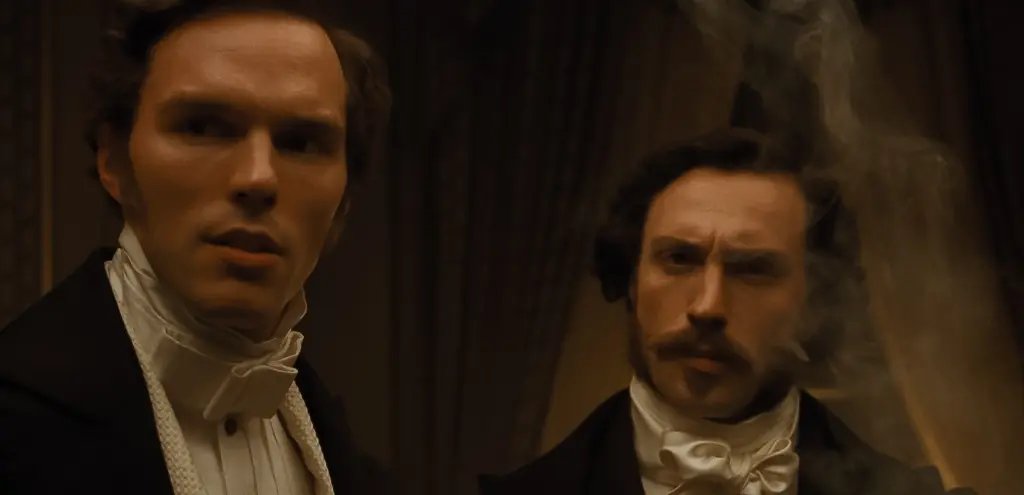 Nicholas Hoult e Aaron Taylor-Johnson nel film Nosferatu.