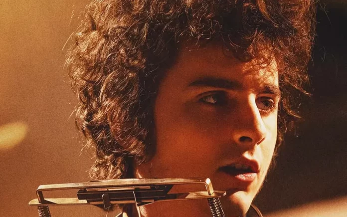 Timothée Chalamet nel film A complete Unknown.