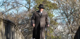 Robert De Niro in The Alto Knights – I due volti del crimine.