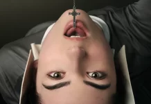 Tecla Insolia nella serie Sky L'arte della gioia.