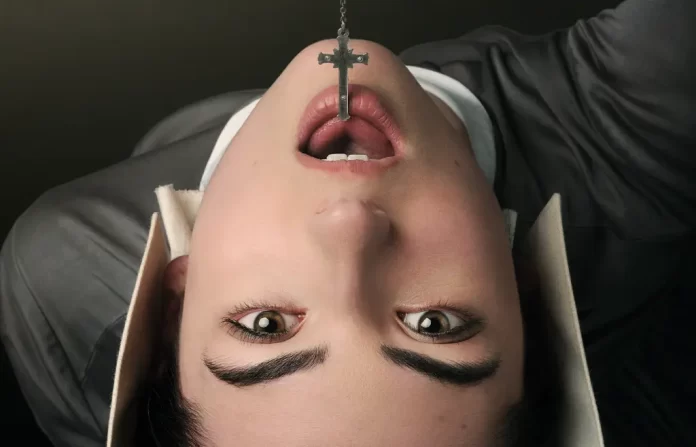 Tecla Insolia nella serie Sky L'arte della gioia.