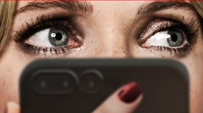 Meghann Fahy nel film Drop.