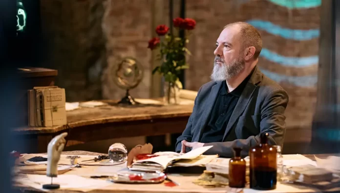 Carlo Lucarelli nel programma La nave dei folli.