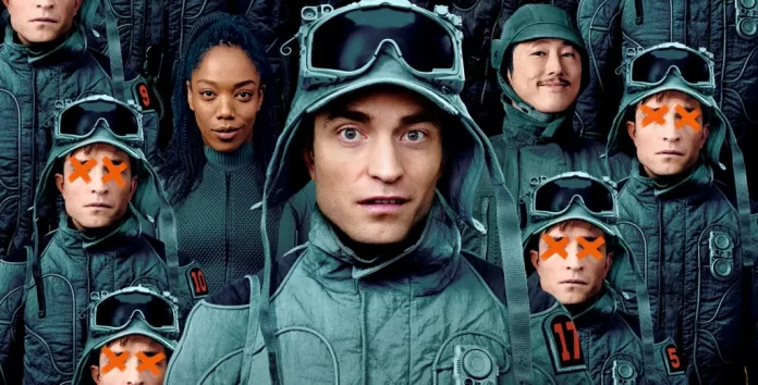 Robert Pattinson nel film Mickey 17.