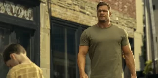 Alan Ritchson in una scena della stagione 3 di Reacher.
