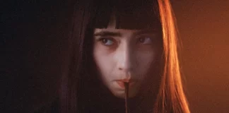 Sara Montpetit in Vampira umanista cerca suicida consenziente.