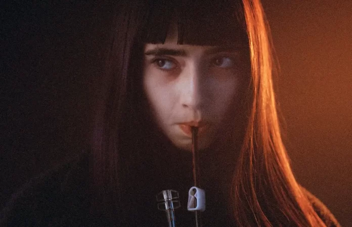 Sara Montpetit in Vampira umanista cerca suicida consenziente.