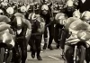 Motociclisti in pista nel documentario Ago.