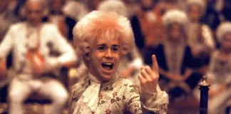 Tom Hulce nel film Amadeus.