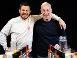 Alessandro Cattelan e Linus nel programma Hot Ones.
