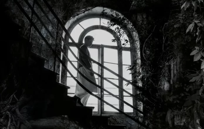 Filippo Scotti nel film L'orto americano.