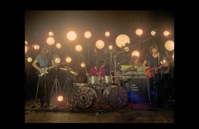 I Pink Floyd suonano nel live eseguito a Pompei nel 1971.