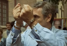 Fabrizio Gifuni nella serie Portobello.