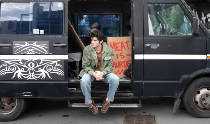 Nicolas Maupas nel film L'amore, in Teoria.