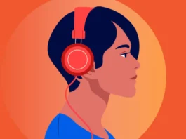 In foto una ragazza che ascolta un audible.