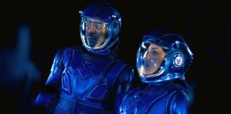 Ncuti Gatwa e Varada Sethu nella seconda stagione di Doctor Who.