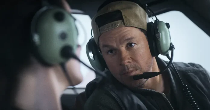 Mark Wahlberg nel film Flight Risk – Trappola ad alta quota.