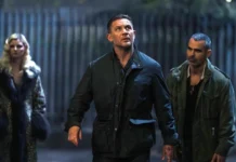 Tom Hardy nella serie TV Mobland.