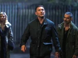 Tom Hardy nella serie TV Mobland.