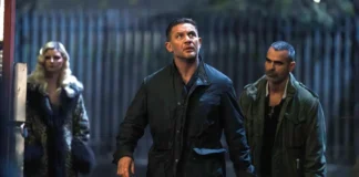 Tom Hardy nella serie TV Mobland.