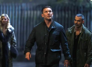 Tom Hardy nella serie TV Mobland.