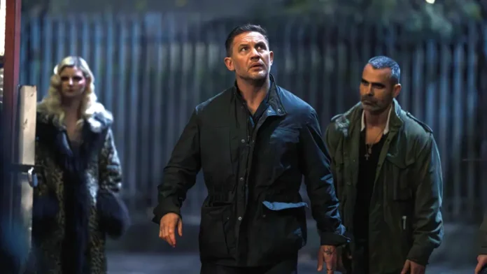Tom Hardy nella serie TV Mobland.