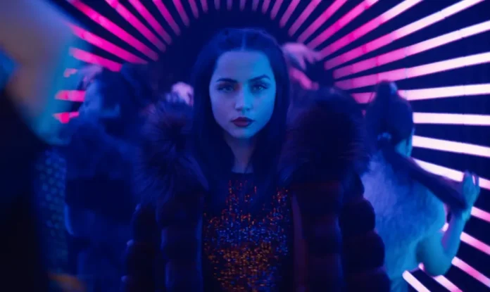 Ana De Armas in una scena del film Ballerina.