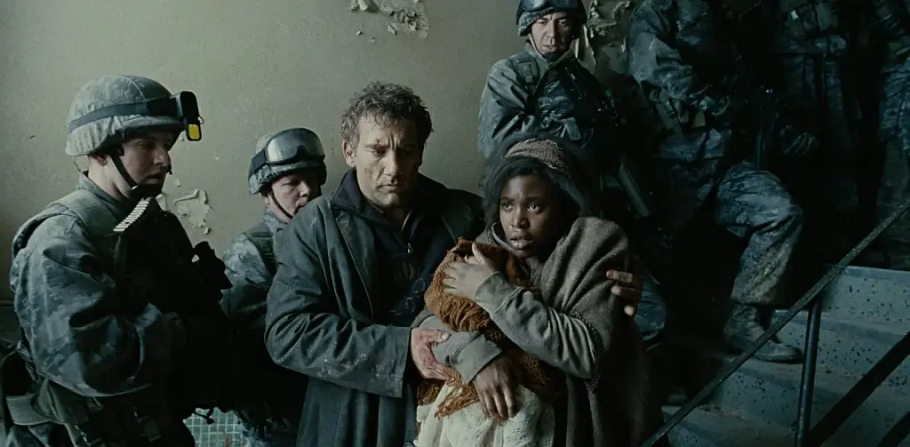 Clive Owen nel film I figli degli uomini.