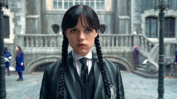 Mercoledi.stagione2.cover Jenna Ortega nella seconda stagione di Mercoledì.