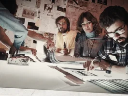 In foto George Lucas e i suoi collaboratori al lavoro su alcuni film.