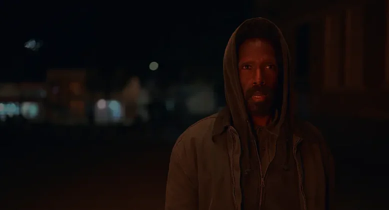 Ntare Guma Mbaho Mwine nella serie TV Smoke - Tracce di fumo.