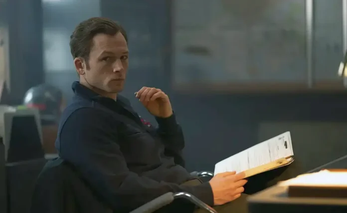 Taron Egerton nella serie TV Smoke - Tracce di fumo.