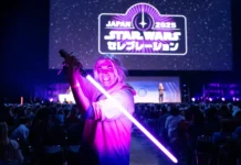 In foto un fan presente a Star Wars Celebration Japan.