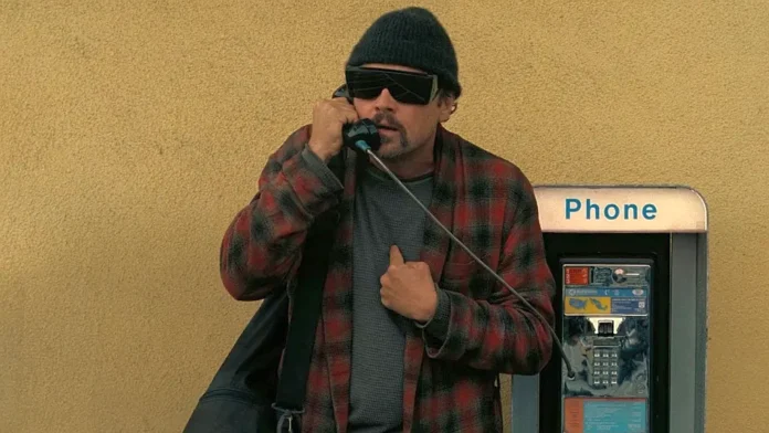 Leonardo Di Caprio nel film Una battaglia dopo l'altra.